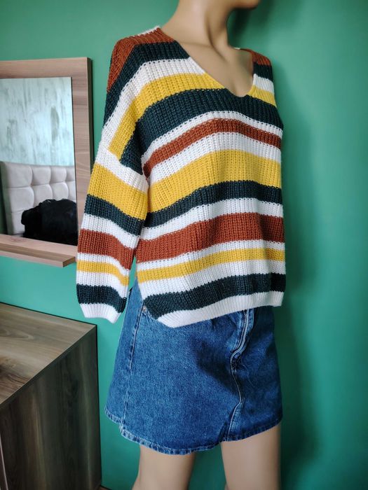 Леки пуловери размер М и S