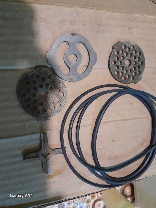 Электромясорубка " Южанка".