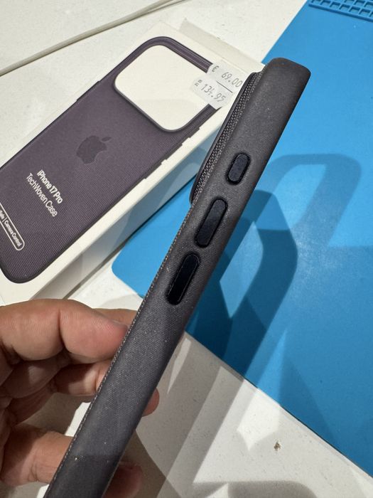 Оригинален Калъф на Apple за 17 Pro