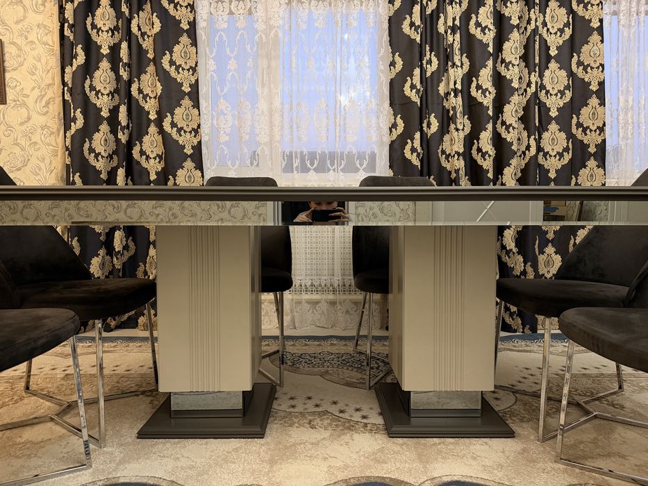 Стол со стульями