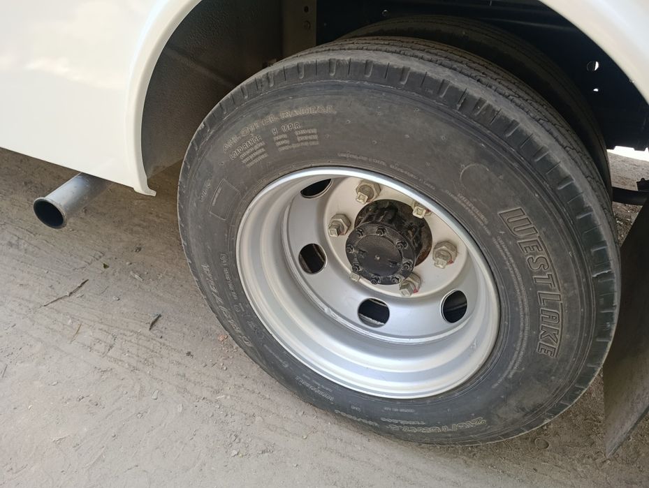 Isuzu NP 26 2018