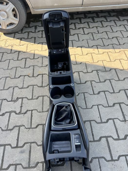 Cotiera consola centrala Nissan Qashqai J11