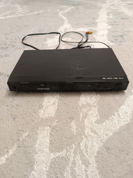 Продам DVD Samsung (караоке)