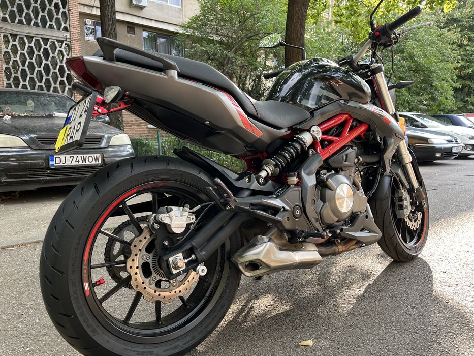 Motocicleta A2 Benelli 302S Naked