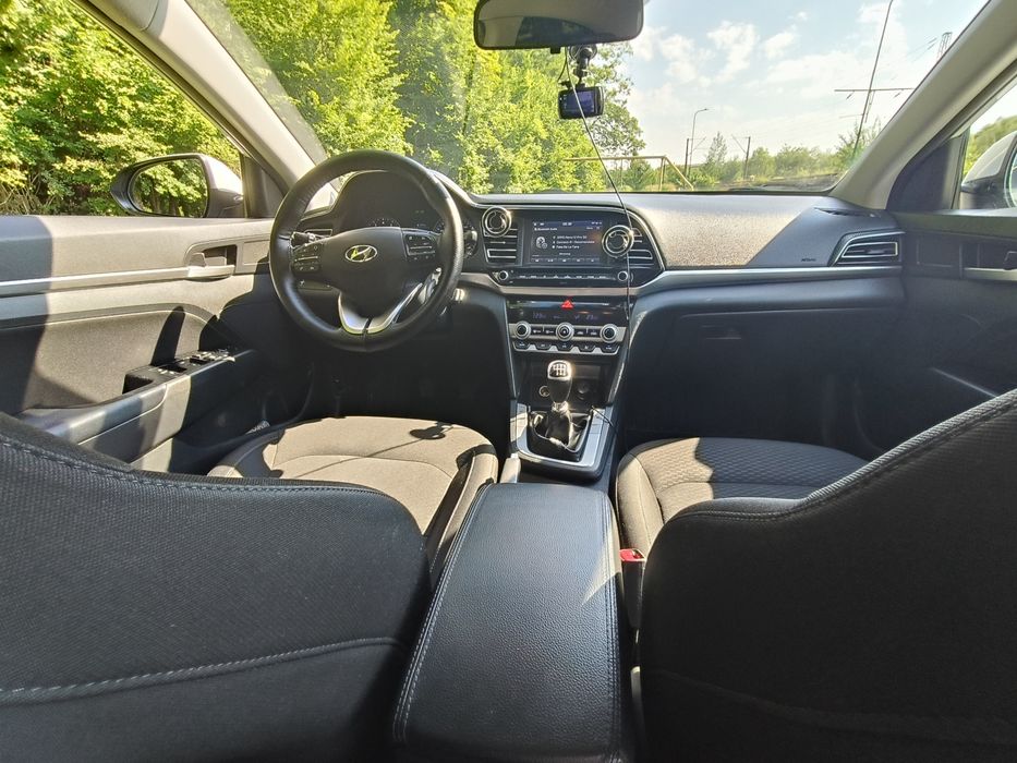Vând Hyundai Elantra