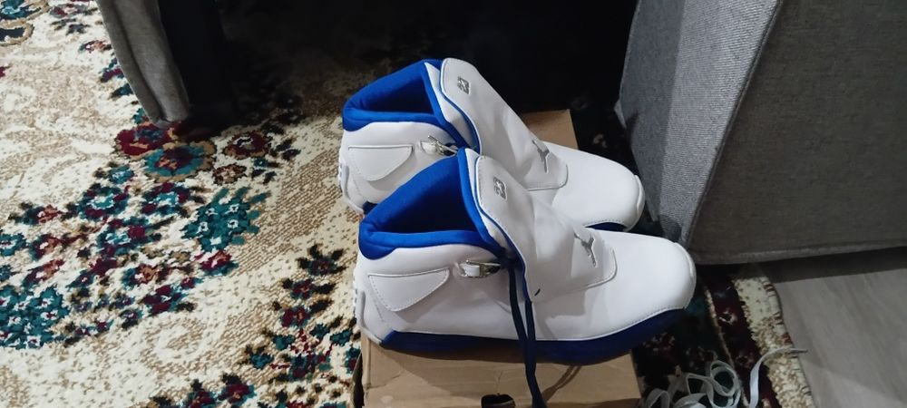 Продам кроссовки Jordan