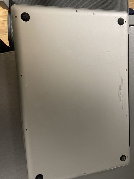 Vând laptop Mac Book pro din anul 2012