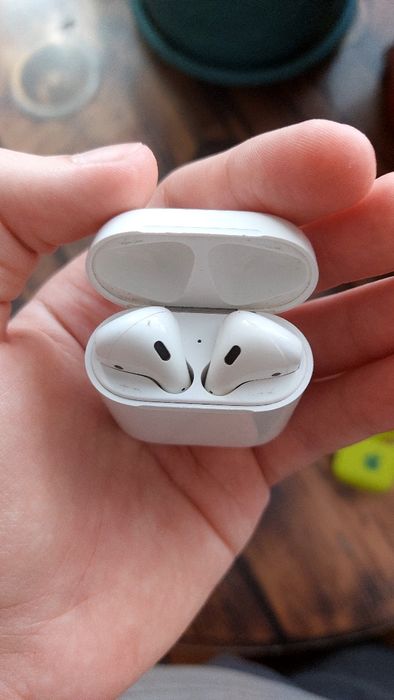 Продаю airpods 1
