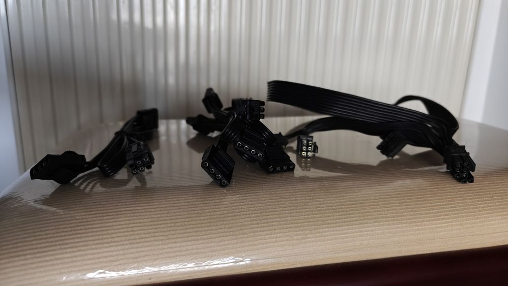 Vând sursă Corsair CS650M CS Series Modular + cabluri