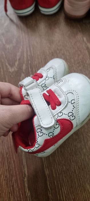 Турецкий туфельки и кроссовка для девочек Цена за все 16- 19 размер 
Ю