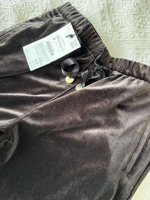 Кадифен панталон Zara