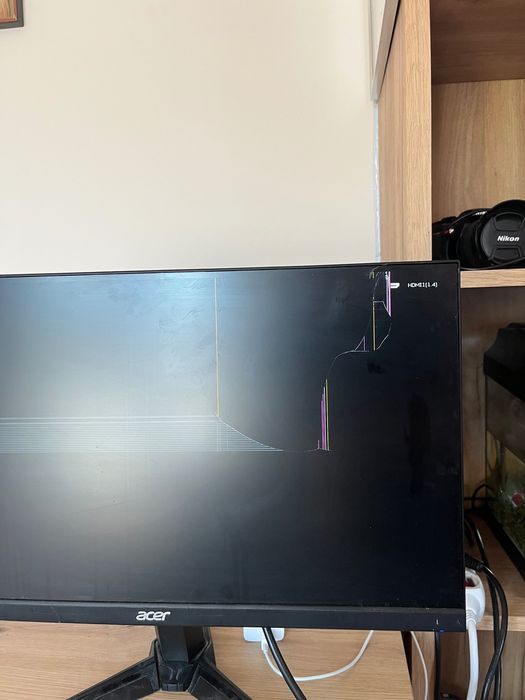 Vând monitor acer nitro 100 hz cu ecranul spart
