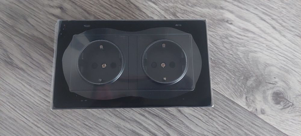 Розетки для квадратных подрозетников