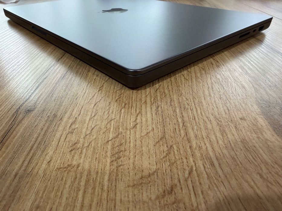 НОВ MacBook Pro 16" M5 PRO Chip 18-CPU/20-GPU/24GB RAM/1TB SSD В ГАРАНЦИЯ ДО 20.04.2027г