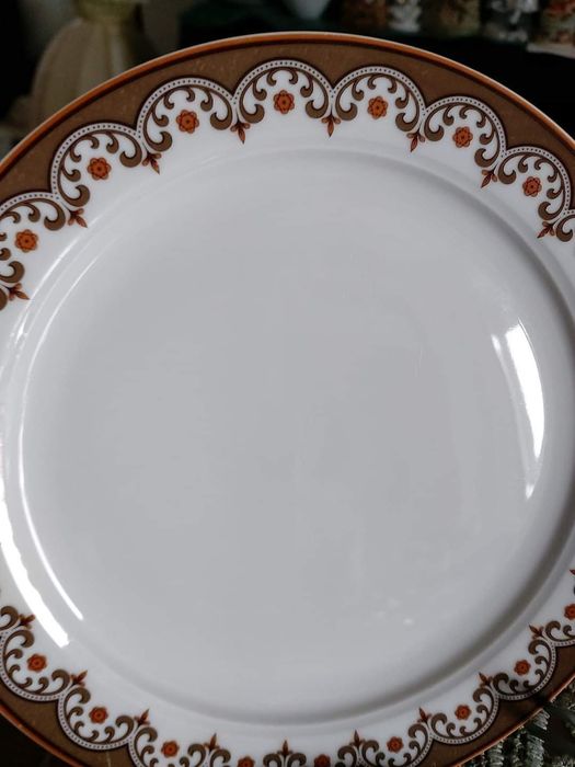 6 Farfurii diametru 19 cm si 2 farfurii diam 15 cm , Bavaria, 140 Leii