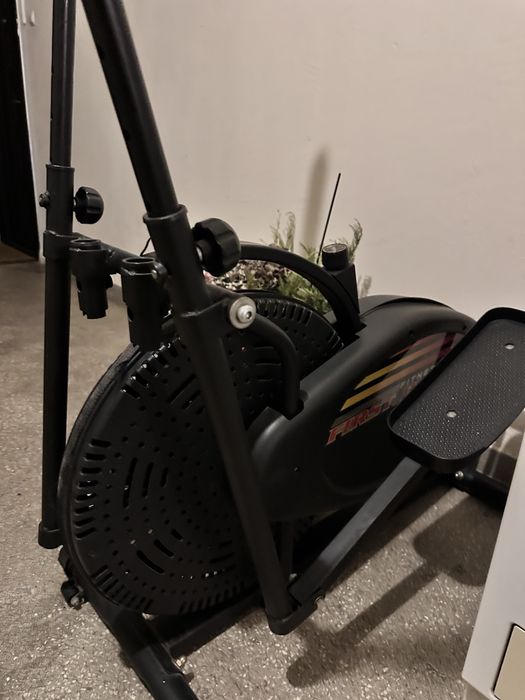 Bicicletă Fitness „First Bike” – Perfectă pentru antrenamente acasă!