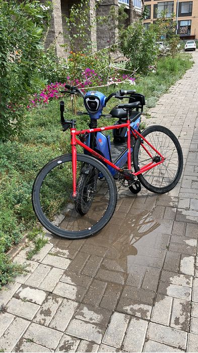 Продам скутер Ск8
