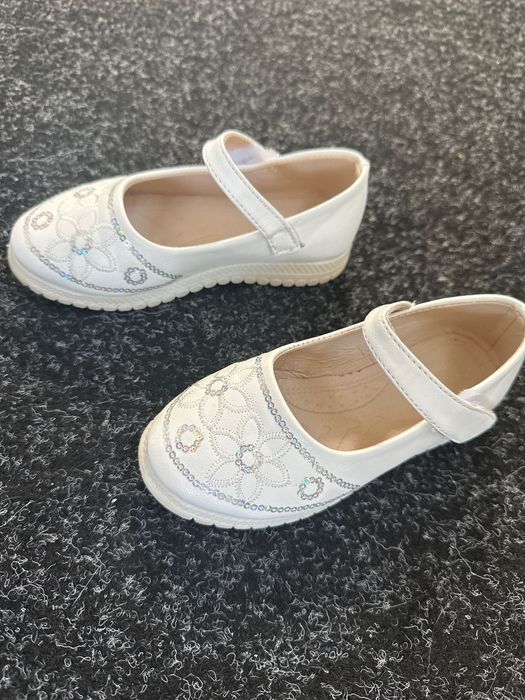 Нарядные туфли для девочки