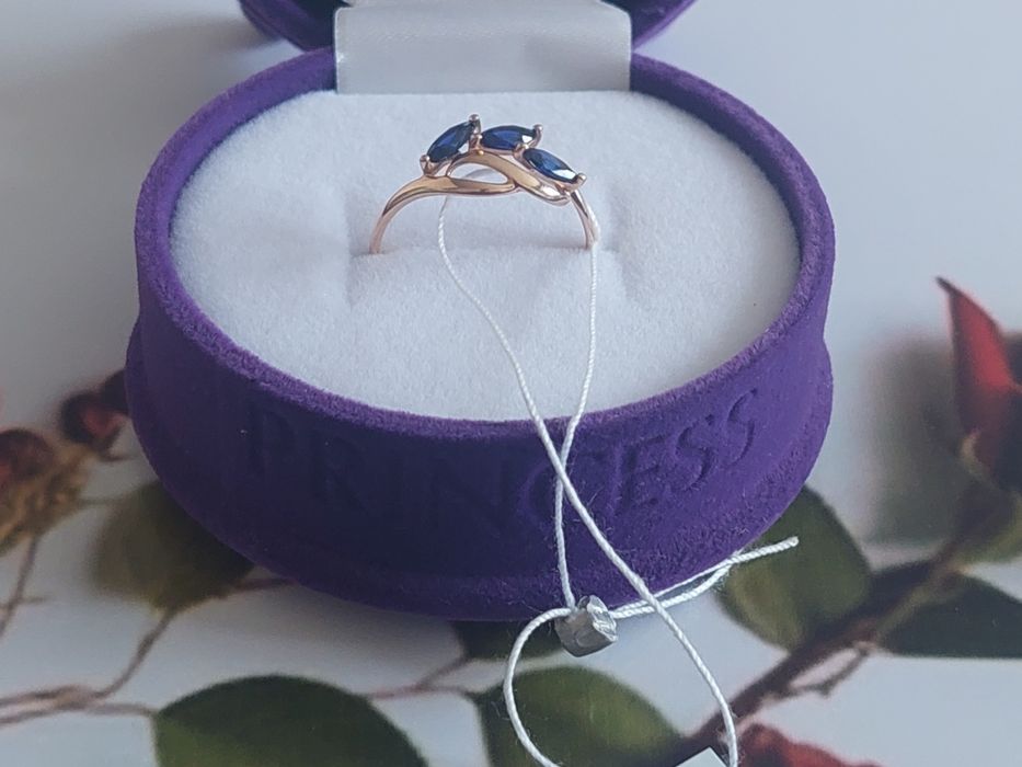 Золотое кольцо с сапфирами