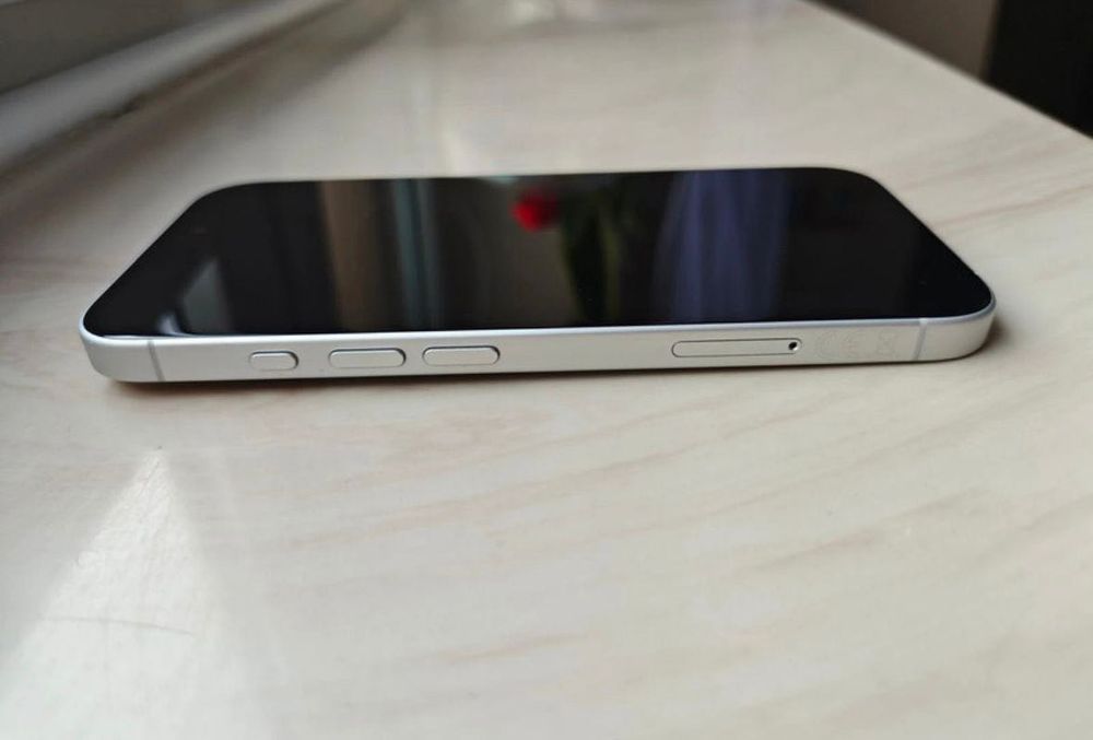 Iphone 16 alb 256gb impecabil 3800 lei