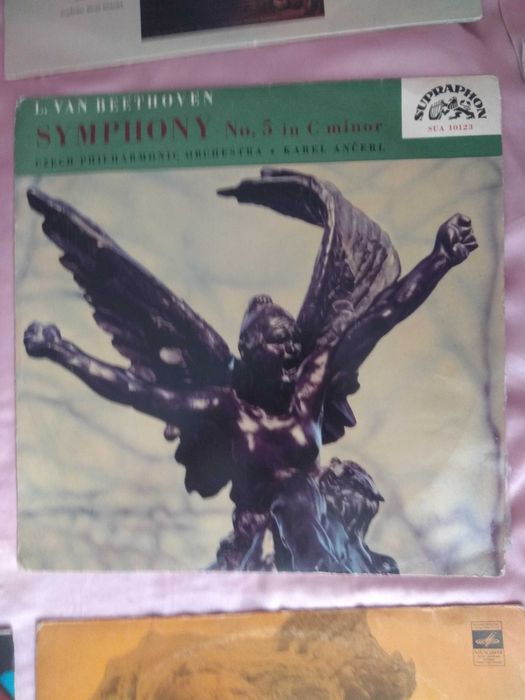 Продавам грамофонни плочи с естрадна и симфонична музика на Мелодия