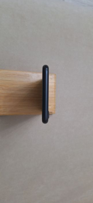 Продам iPhone SE black
