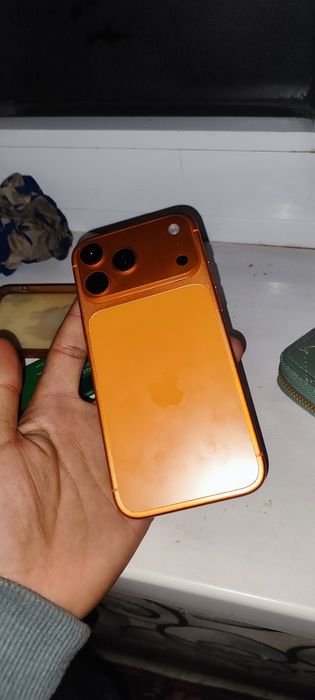 Telefon sotiladi marka iphone 17 pro max kelishamiz telefon karobka