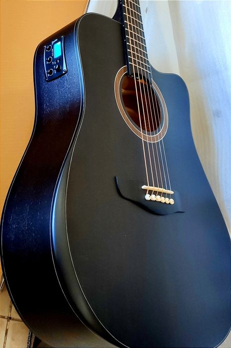 Акустическая гитара с подключением