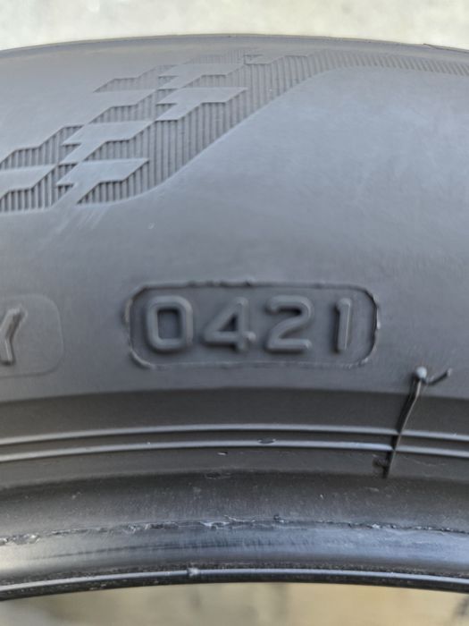 Vând două anvelope de vara Bridgestone  225 50 17 dot 0421