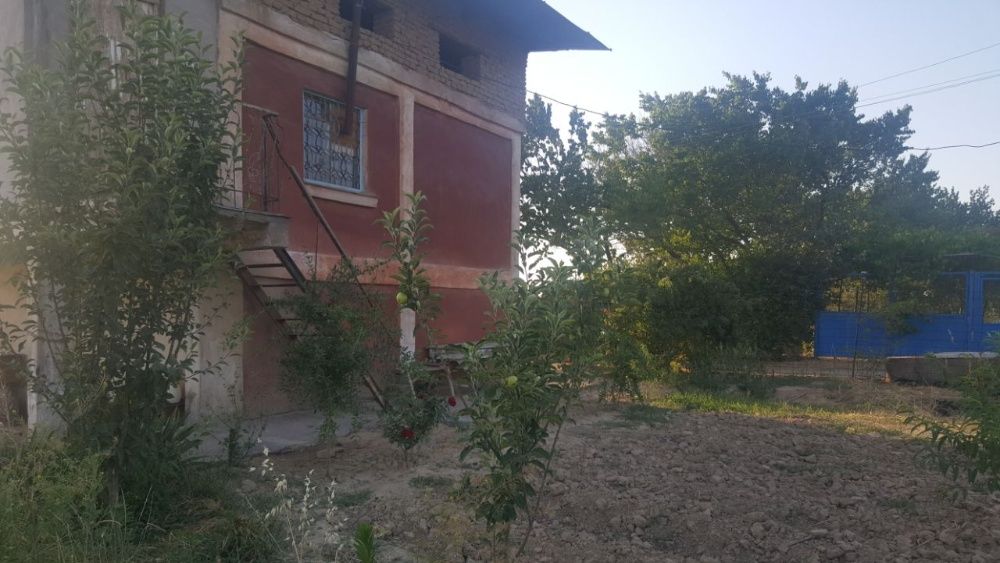 Продается Дача 12 соток.  Пскент. В участке добротный дом 3ком