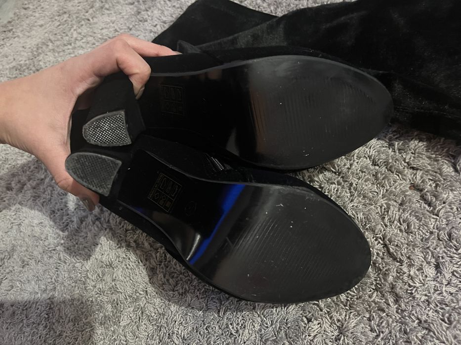 Велурени чизми