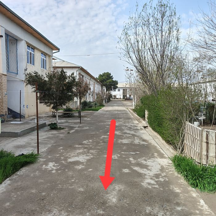 Angor shahrida 2 xonali uy — Elektr yonida