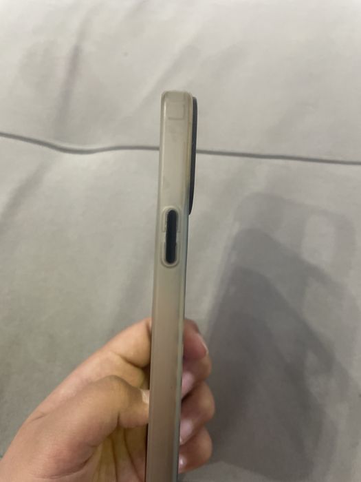 Продам чехол айфон 12-12про