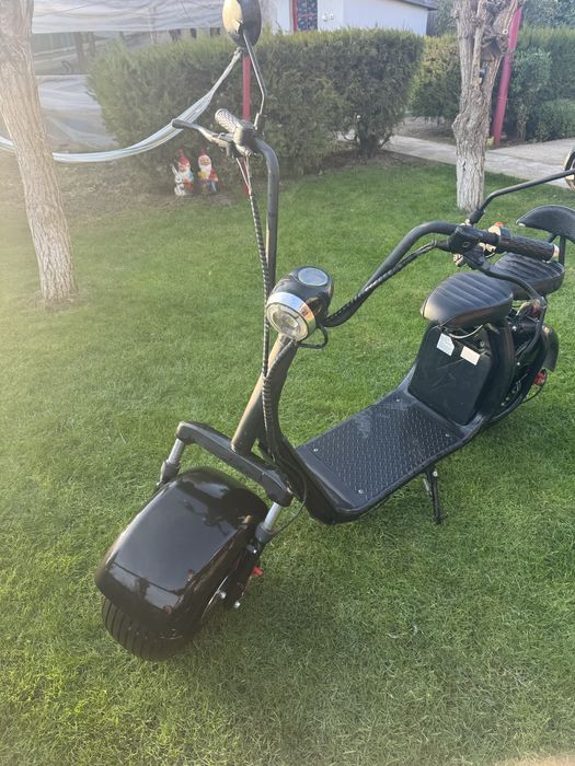 Vand scuter electric limitat la 25km/h