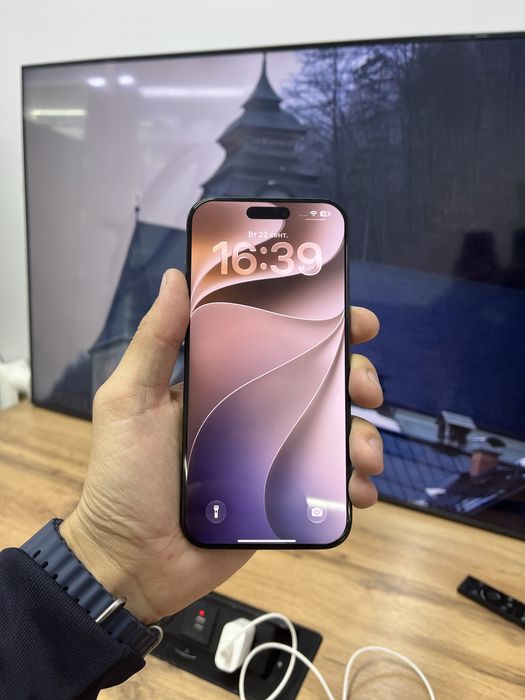Телефон iPhone 16 Pro Max