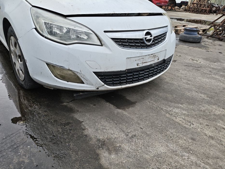 Предна броня за Opel Astra J