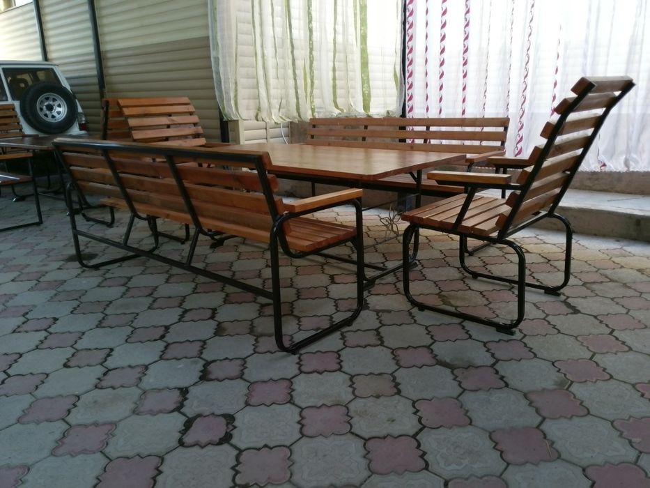 Скамейка , стол , 2 кресла