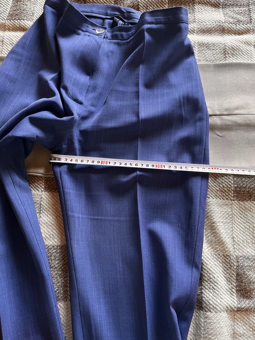 Класическо синьо. Дамски костюм с пола и два панталона