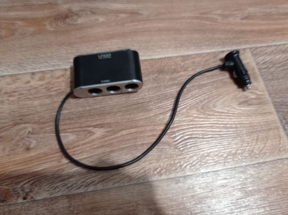 Продам зарядку в машину