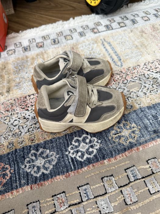 Продам детскую обувь