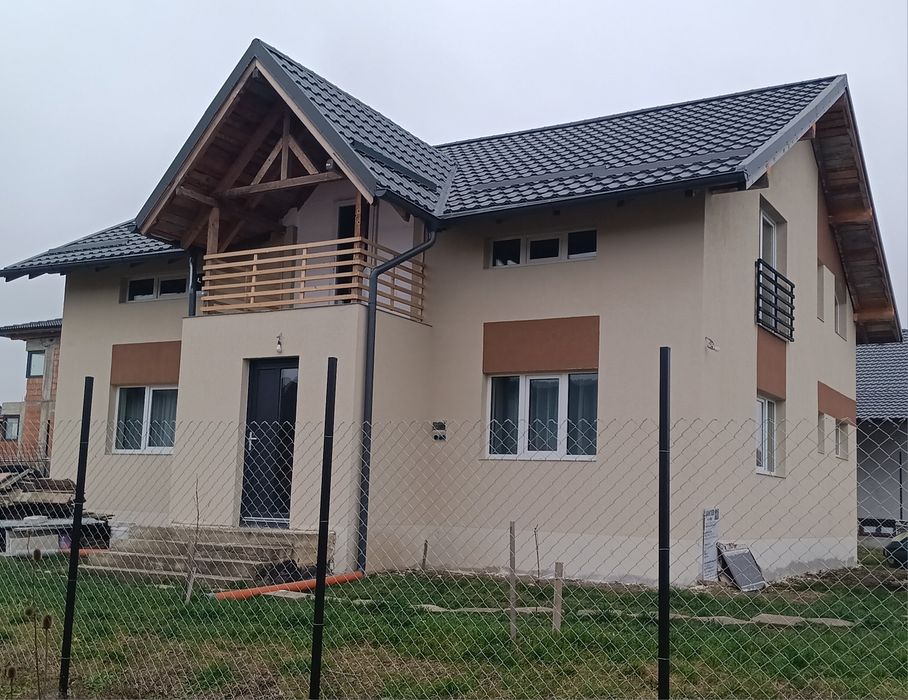 vand casa  jucu de sus
