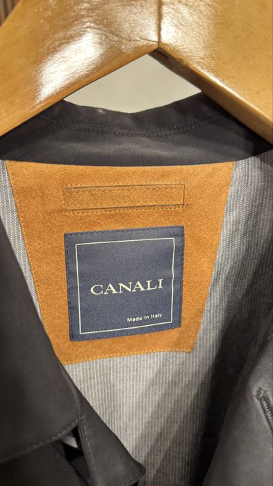 Пррдается Плащ CANALI