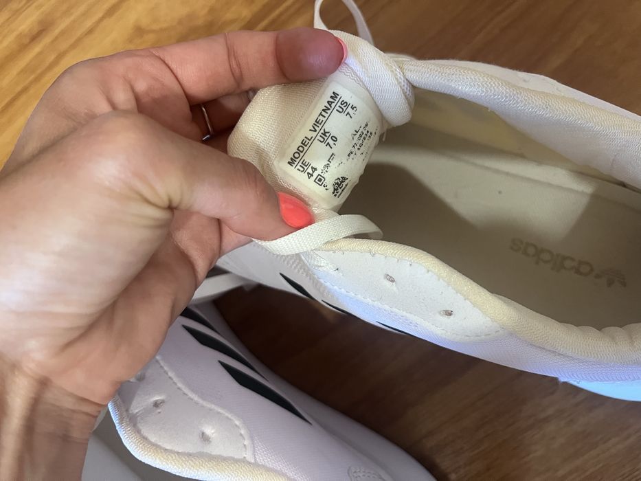 Маратонки Адидас, Найк