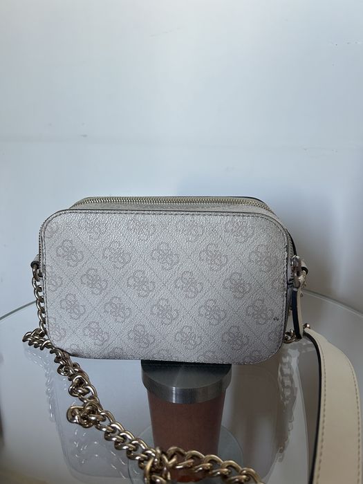 Дамска чанта GUESS