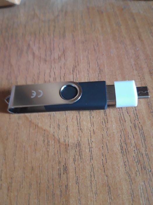 Продам флешку 128гб