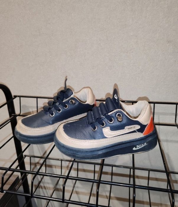 Продам детскую обувь