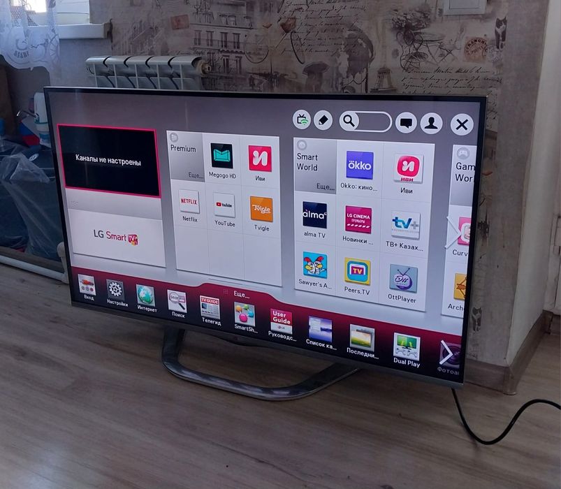 Большой смарт телевизор LG 120см.