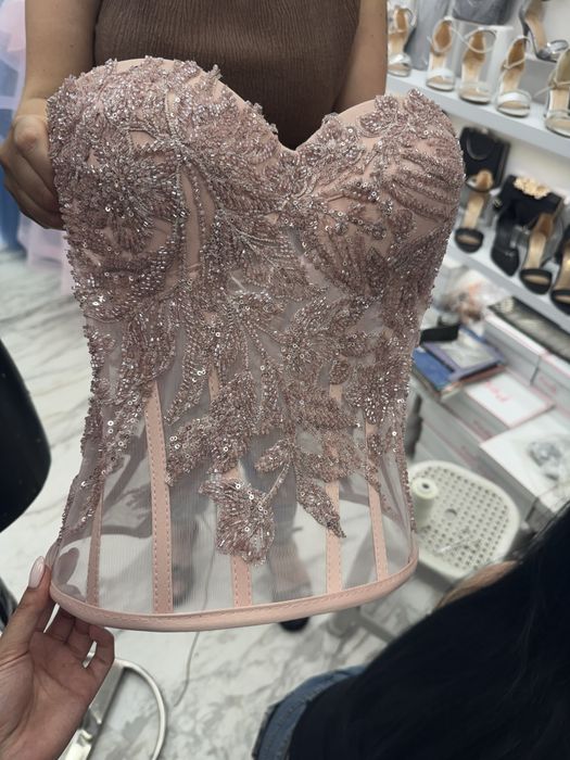 Розов корсет с пола