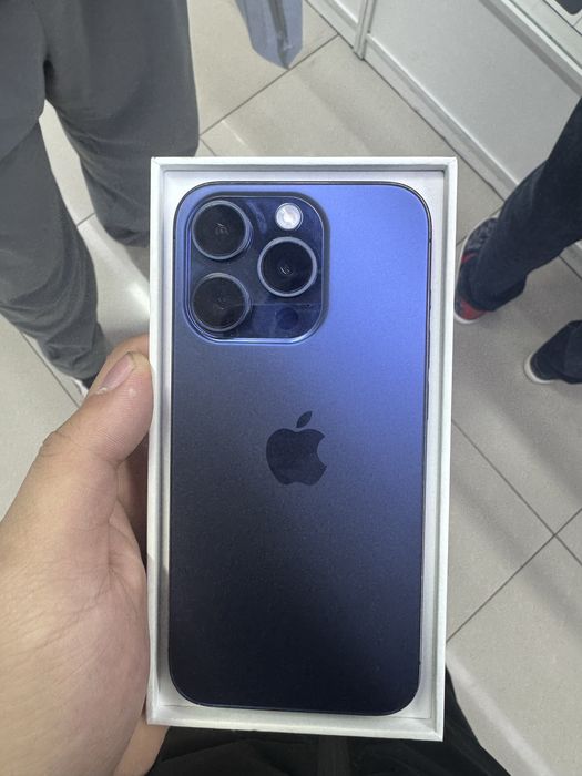 Продам айфон 15 про срочно