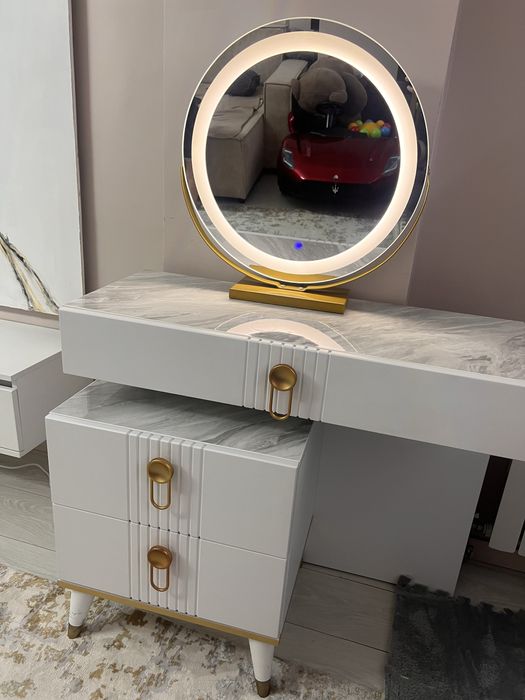 Туалетный столик + зеркало